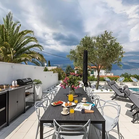 Apartment In Slatine Near The Beach, Cleaning Included * Trogir