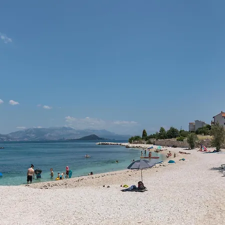 Apartment Apartment In Slatine Near The Beach, Cleaning Included *