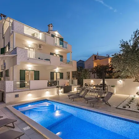 Apartment In Slatine Near The Beach, Cleaning Included *