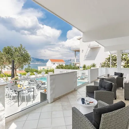Apartment In Slatine Near The Beach, Cleaning Included Apartment
