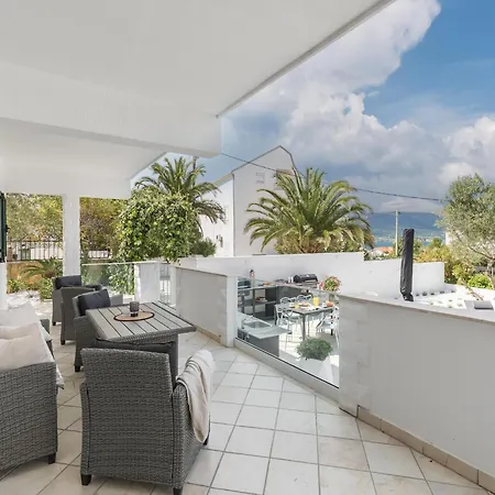 Apartment Apartment In Slatine Near The Beach, Cleaning Included Trogir