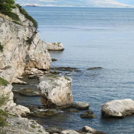 Apartment In Slatine Near The Beach, Cleaning Included