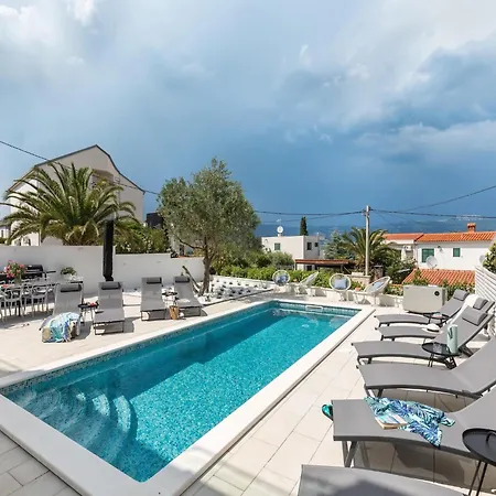 Apartment In Slatine Near The Beach, Cleaning Included Apartment *