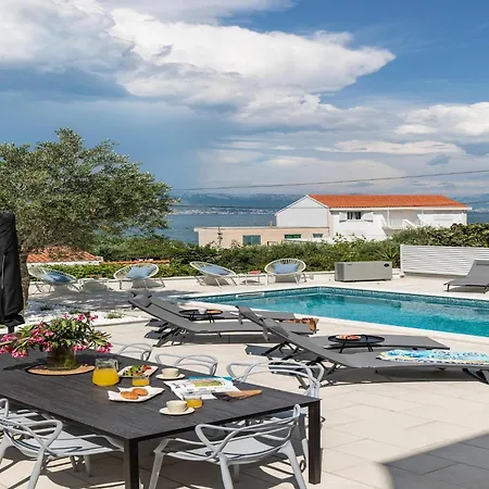 Sun-kissed Comfort By The Adriatic, Cleaning Included * Trogir